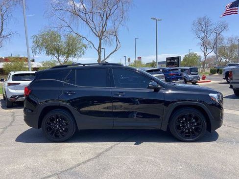 Used 2021 GMC Terrain SLT w/ Infotainment Package II FWD image 2