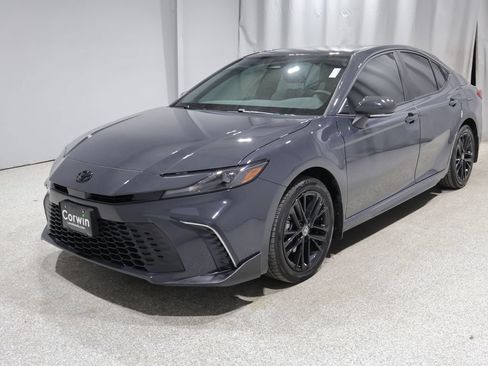 Used 2025 Toyota Camry SE AWD/4WD image 7