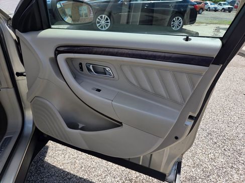 Used 2010 Ford Taurus Limited AWD/4WD image 25