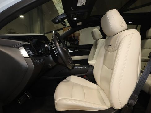 Used 2024 Cadillac XT6 Sport w/ LPO, Floor Liner Package AWD/4WD image 22