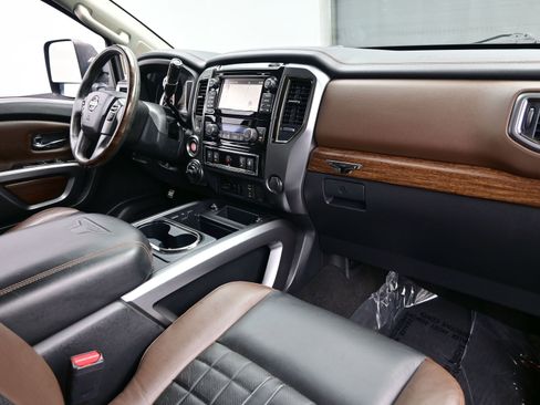 Used 2017 Nissan Titan Platinum Reserve image 15