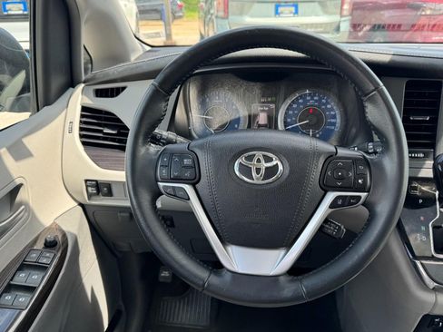 Used 2018 Toyota Sienna XLE w/ Protection Package AWD/4WD image 13