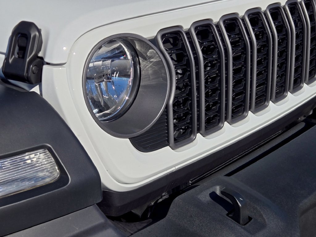 Used 2025 Jeep Wrangler Unlimited Sport AWD/4WD image 3