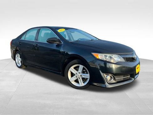 Used 2012 Toyota Camry L image 1