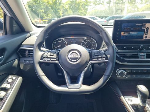 Used 2024 Nissan Altima 2.5 SR w/ SR Premium Package FWD image 14