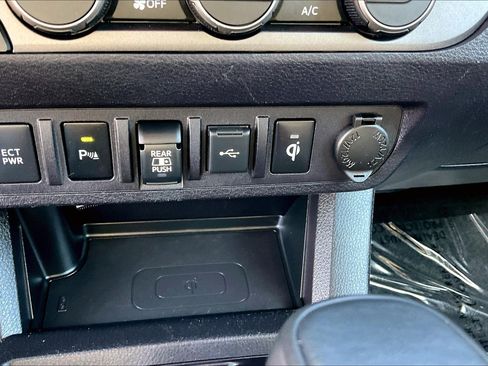 Used 2021 Toyota Tacoma TRD Sport image 38