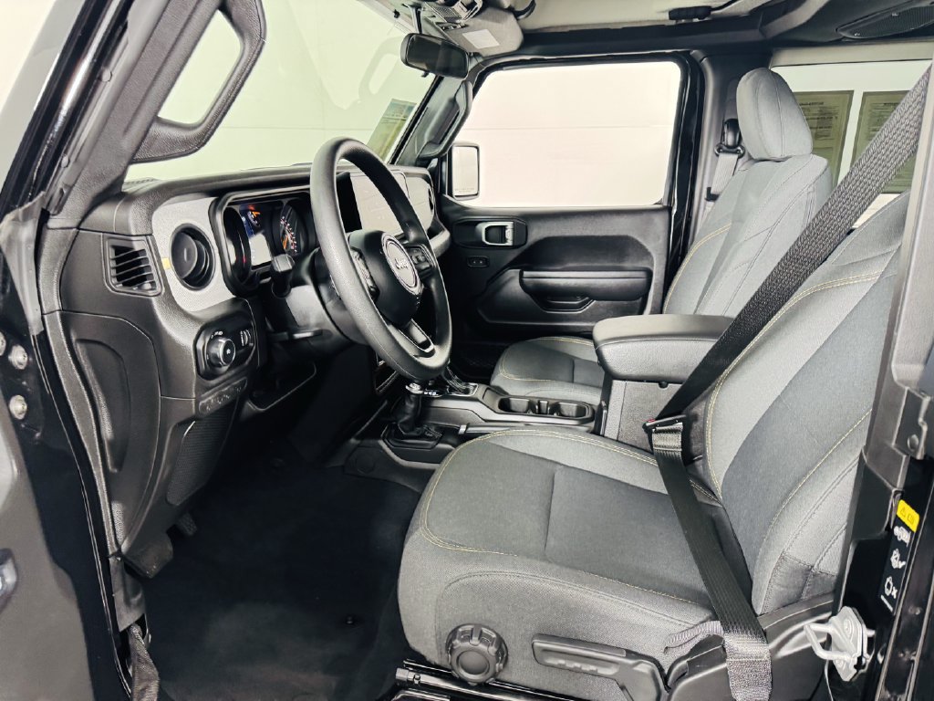 Used 2026 Jeep Wrangler Sport AWD/4WD image 6