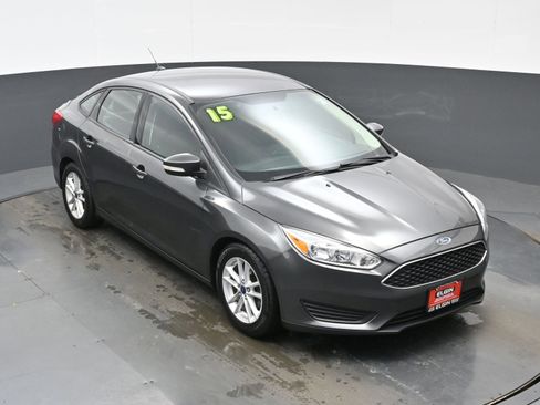 Used 2015 Ford Focus SE image 38