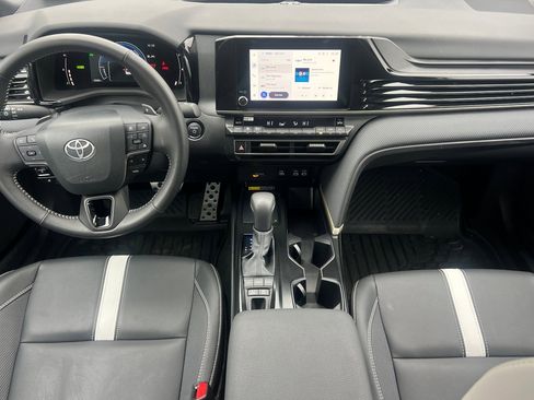 Certified 2025 Toyota Camry SE image 5