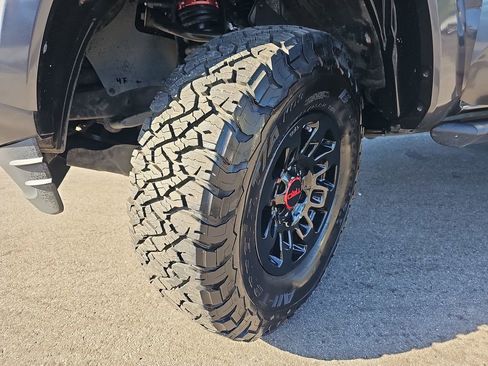 Used 2022 Toyota Tacoma SR5 w/ Technology Package image 33