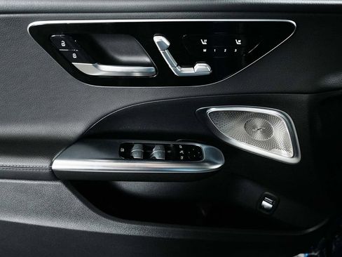 Used 2023 Mercedes-Benz C 300 4MATIC Sedan image 12
