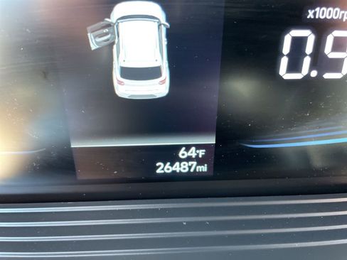 Used 2025 Hyundai Venue SEL image 17