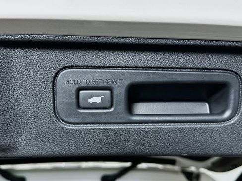 Used 2025 Honda Pilot TrailSport image 32