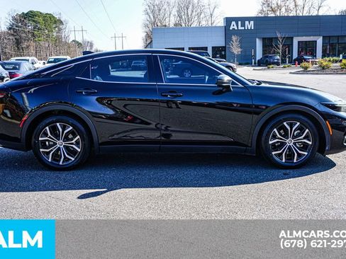 Used 2023 Toyota Crown XLE image 9