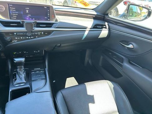 Used 2019 Lexus ES 300h w/ Premium Package FWD image 13