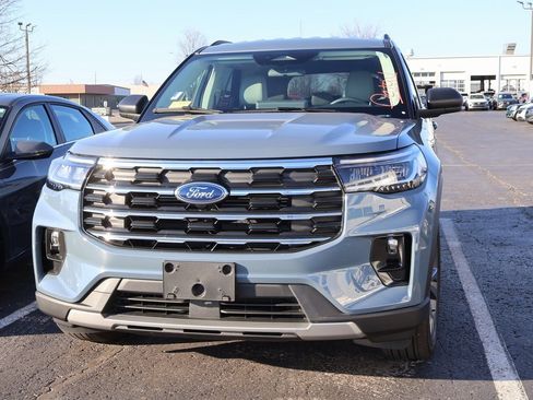 Used 2025 Ford Explorer Active w/ Active Comfort Package image 10