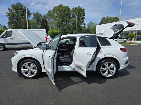 Used 2023 Audi Q4 e-tron Premium Plus AWD/4WD image 11
