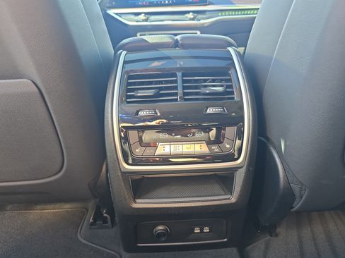 Used 2026 BMW X7 xDrive40i image 18