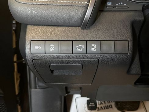 Used 2020 Toyota Camry SE w/ Convenience Package image 17