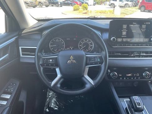 Used 2024 Mitsubishi Outlander SE FWD image 16