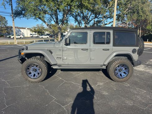 Used 2020 Jeep Wrangler Unlimited Sahara image 4