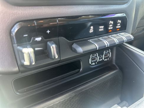 Used 2020 RAM 1500 Big Horn AWD/4WD image 41