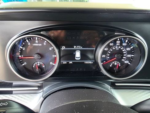 Used 2022 Kia Carnival LX FWD image 25