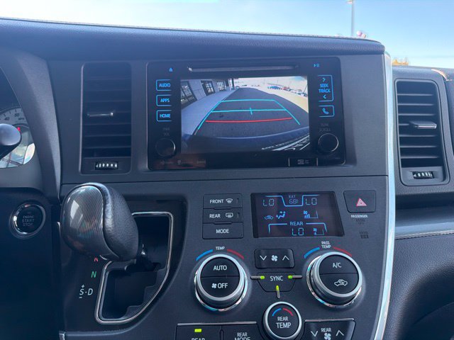 Used 2017 Toyota Sienna SE Premium FWD image 25