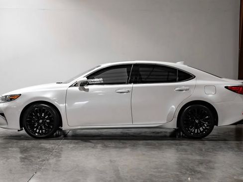 Used 2016 Lexus ES 350 w/ Luxury Package w/Wood Trim FWD image 14