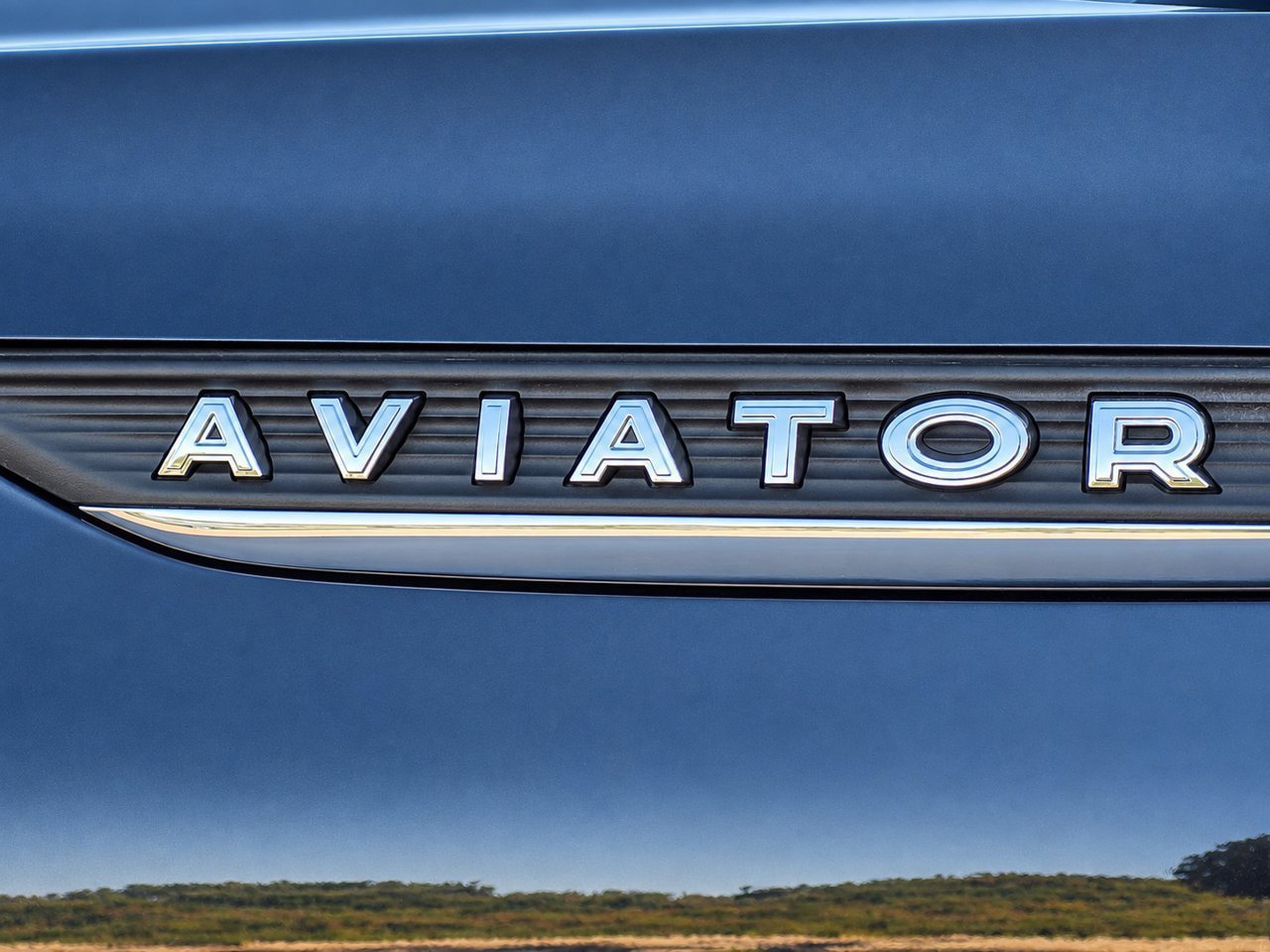 Used 2025 Lincoln Aviator AWD image 7