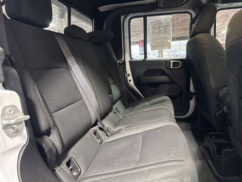 Used 2021 Jeep Gladiator Overland image 34
