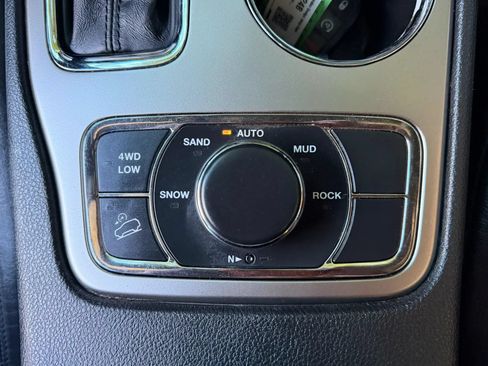 Used 2018 Jeep Grand Cherokee Limited AWD/4WD image 33