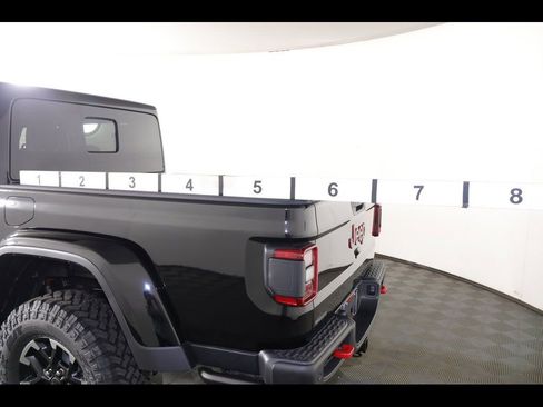 New 2025 Jeep Gladiator Rubicon image 13