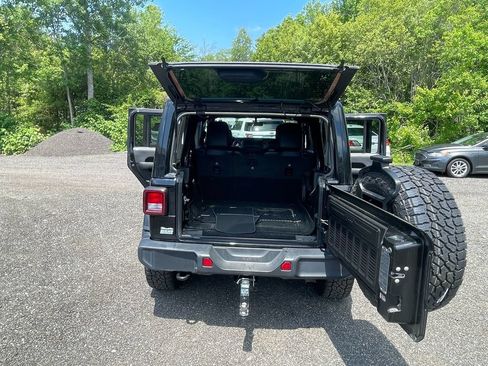 Used 2020 Jeep Wrangler Unlimited Sahara AWD/4WD image 25