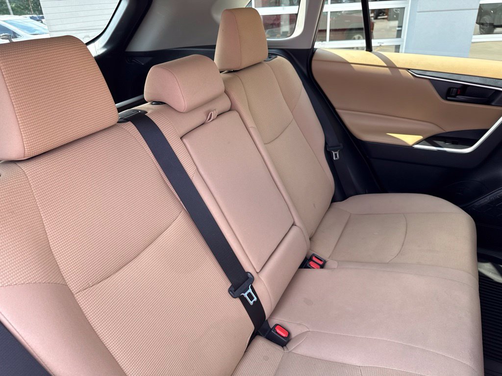 Used 2019 Toyota RAV4 LE w/ Carpet Mat Package AWD/4WD image 36