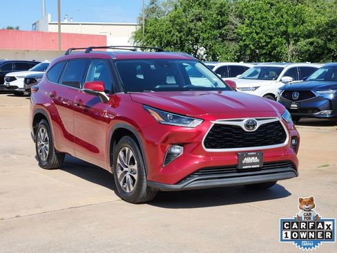 Used 2021 Toyota Highlander XLE FWD image 3