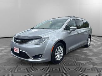 Used 2017 Chrysler Pacifica Touring-L FWD video 1