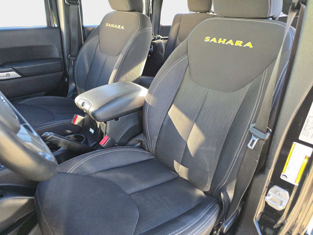 Used 2015 Jeep Wrangler Unlimited Sahara w/ Connectivity Group AWD/4WD image 18