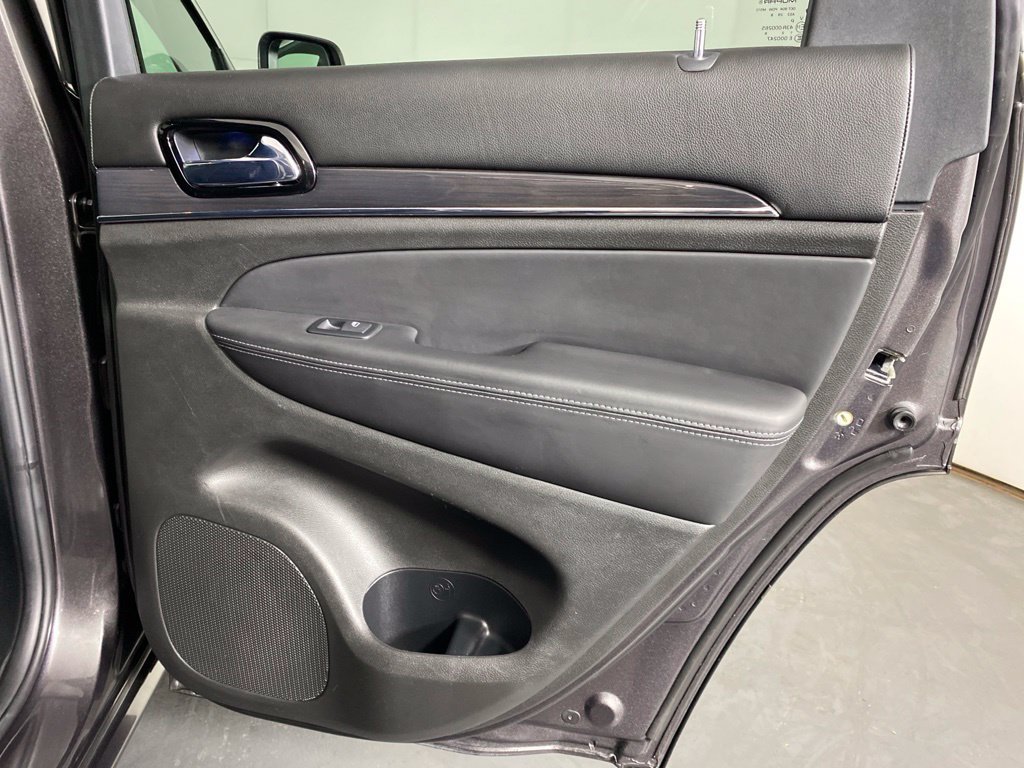 Used 2019 Jeep Grand Cherokee Overland AWD/4WD image 30