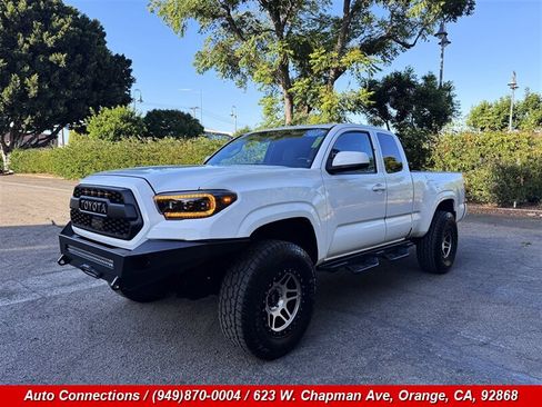 Used 2020 Toyota Tacoma SR w/ SR Convenience Package RWD image 2
