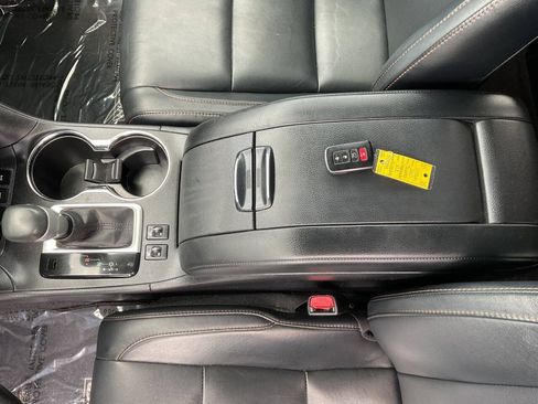 Used 2017 Toyota Highlander XLE AWD/4WD image 28