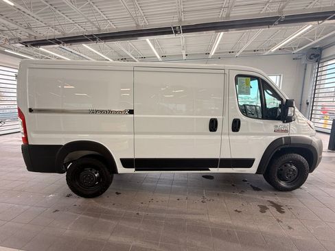 Used 2022 RAM ProMaster 2500 w/ Driver Convenience Group FWD image 8
