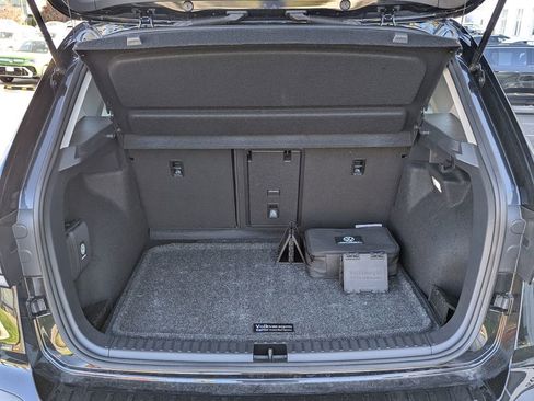 Used 2025 Volkswagen Taos SE w/ Panoramic Sunroof Package AWD/4WD image 28