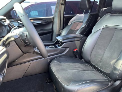 Used 2023 Jeep Grand Cherokee L Laredo RWD image 8