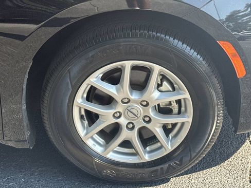 Used 2024 Chrysler Pacifica Touring-L FWD image 12