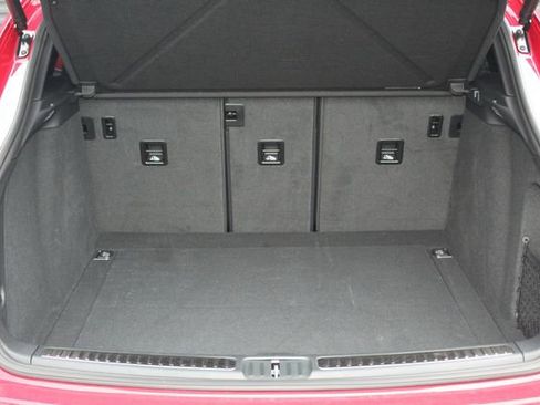 Certified 2025 Porsche Macan Base image 12