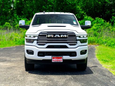 New 2026 RAM 3500 Laramie AWD/4WD image 4