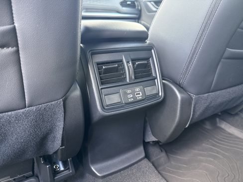Used 2025 Subaru Forester Premium w/ Protection Package (1PH) AWD/4WD image 30