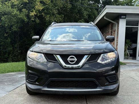 Used 2016 Nissan Rogue S w/ Appearance Package FWD image 2