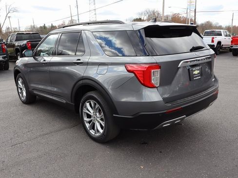 Used 2022 Ford Explorer XLT w/ Equipment Group 202A image 3